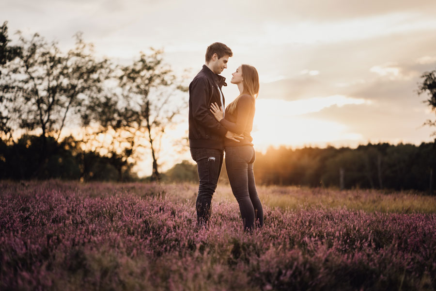 Hochzeitspaar in der Heide