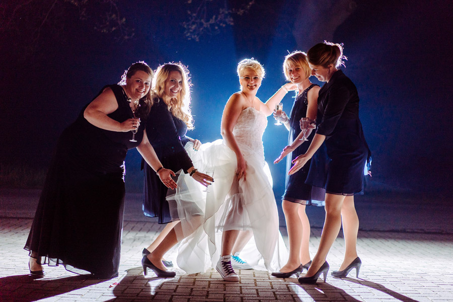 Gruppenfoto der Braut mit Freundinnen 