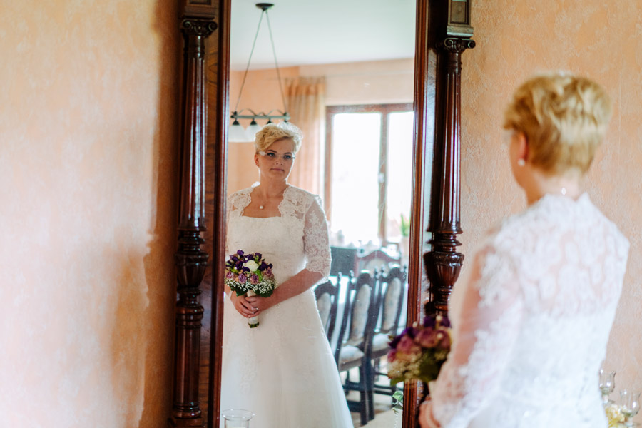 Die Braut im Spiegel
